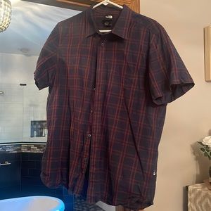 Like new men’s North Face summer button up; sz L but runs small